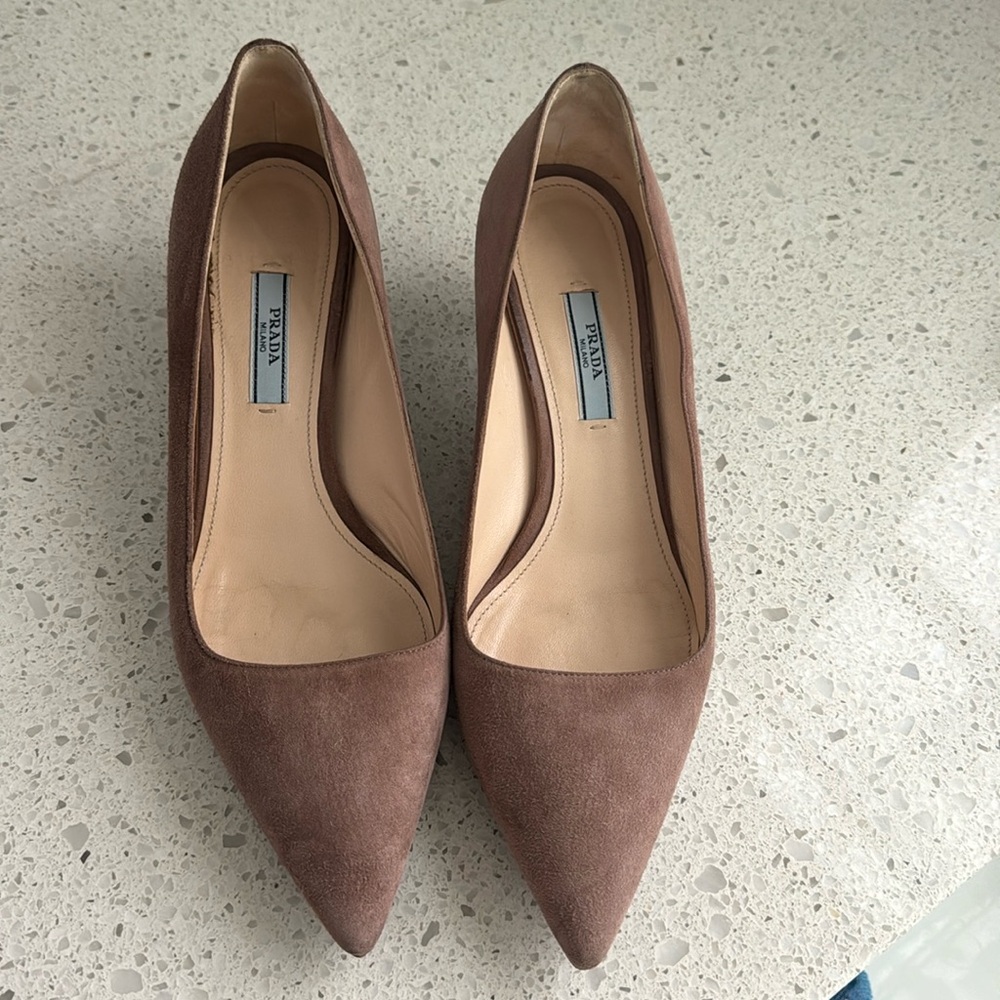 Nude beautiful Prada shoes 👠